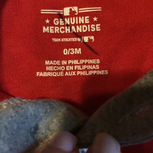 Genuine merchandise Philadelphia Phillies onesie - Picture 2 of 2